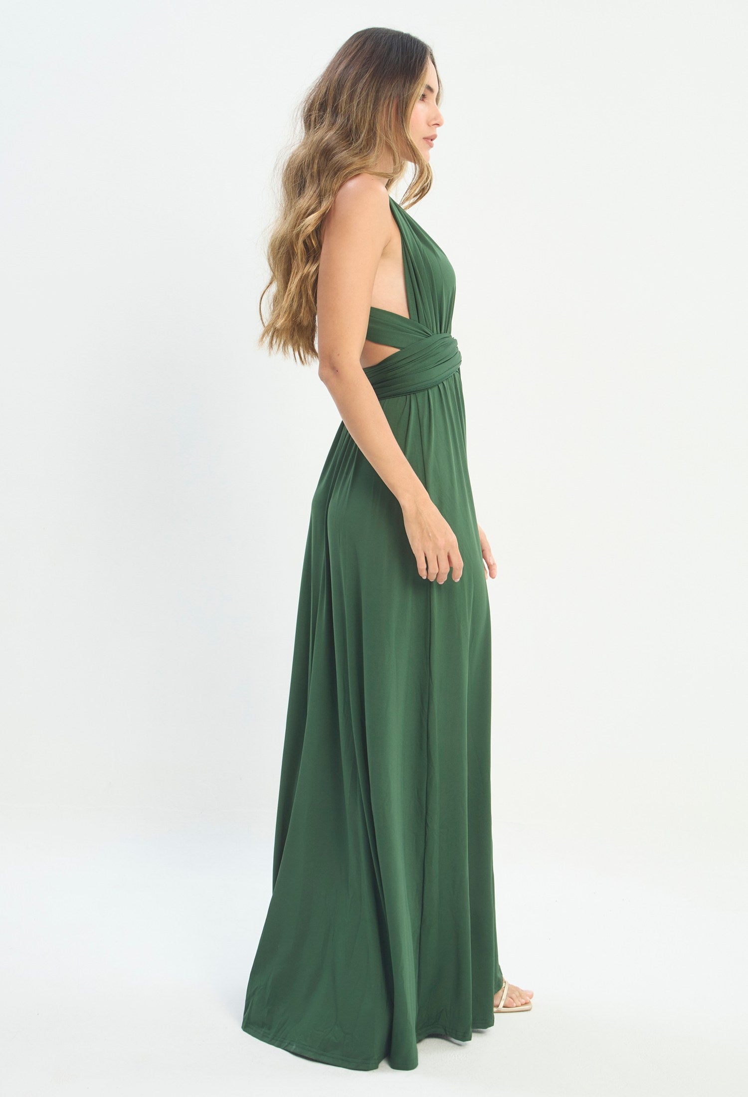 Mujer luciendo vestido verde BYBLA - Cinturón Cruzado - vista 2