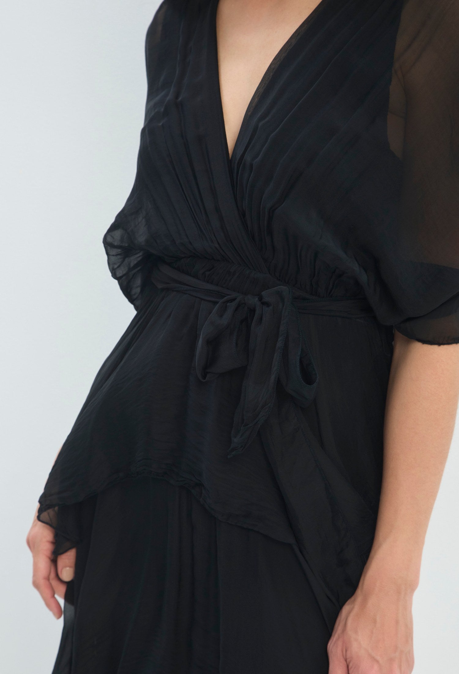 Vestido Largo Cruzado Capas negro BYBLA