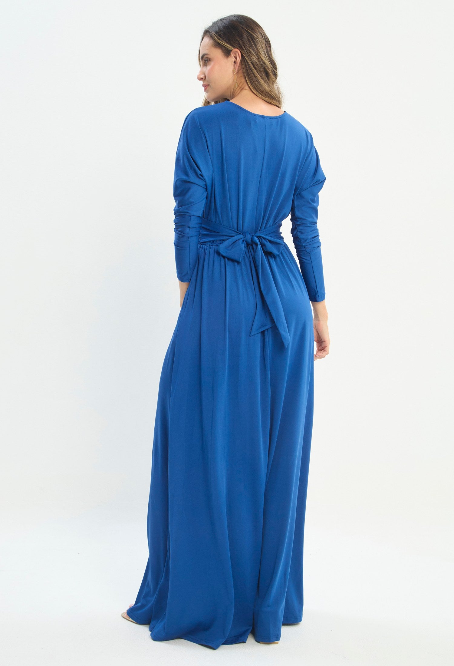 Mujer luciendo vestido azul BYBLA - Cruzado Jersey - vista 3