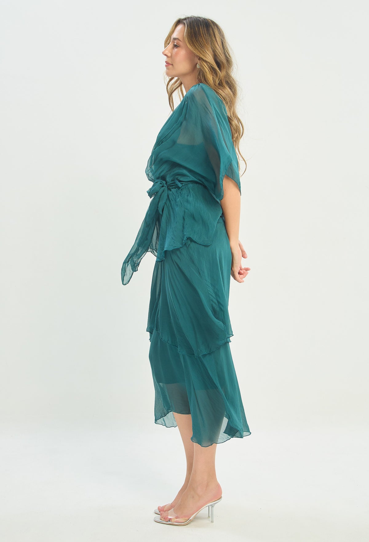 Vestido Largo Cruzado Volantes Verde Esmeralda BYBLA - vista 2