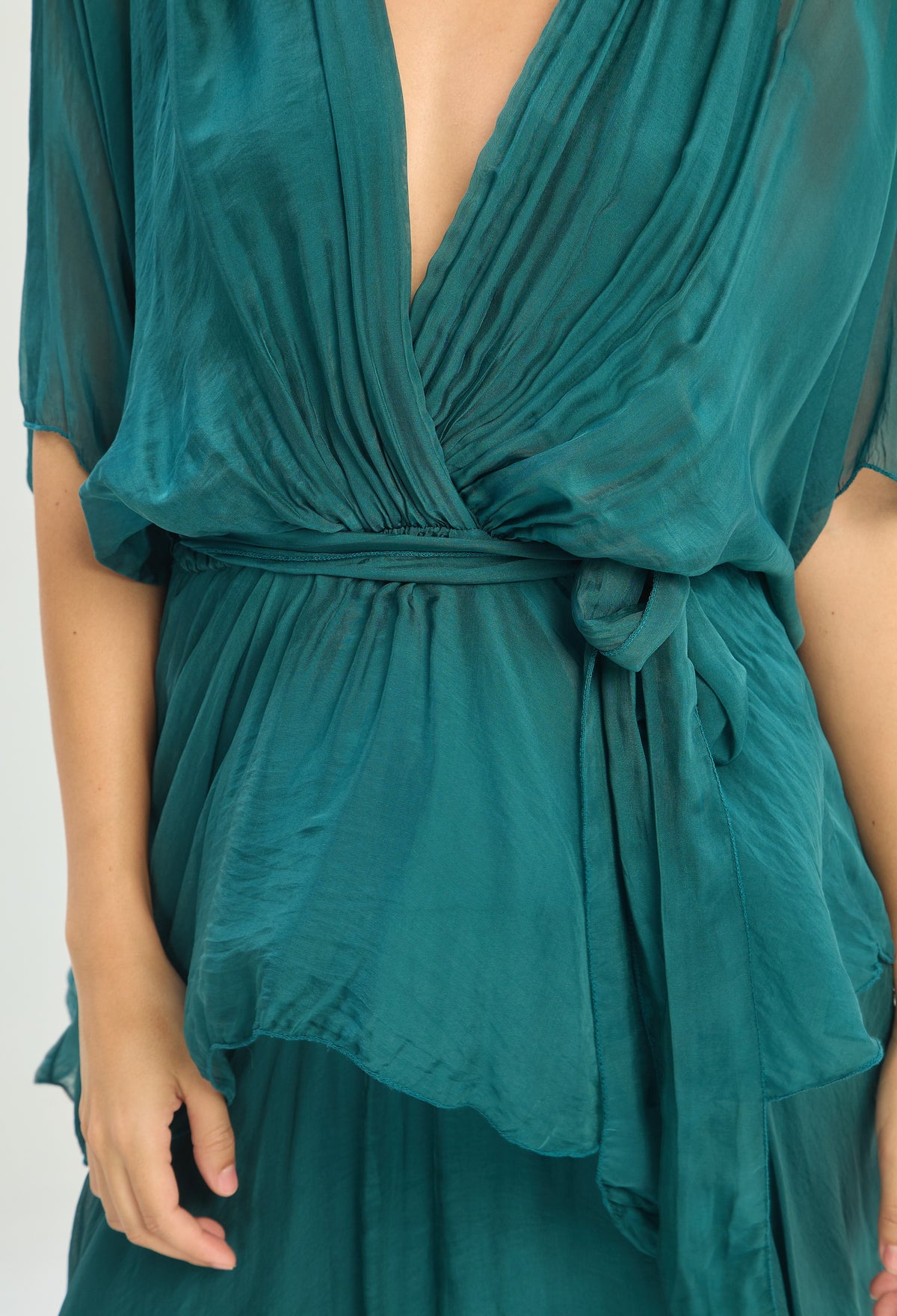 Vestido Largo Cruzado Volantes Verde Esmeralda BYBLA - vista 3