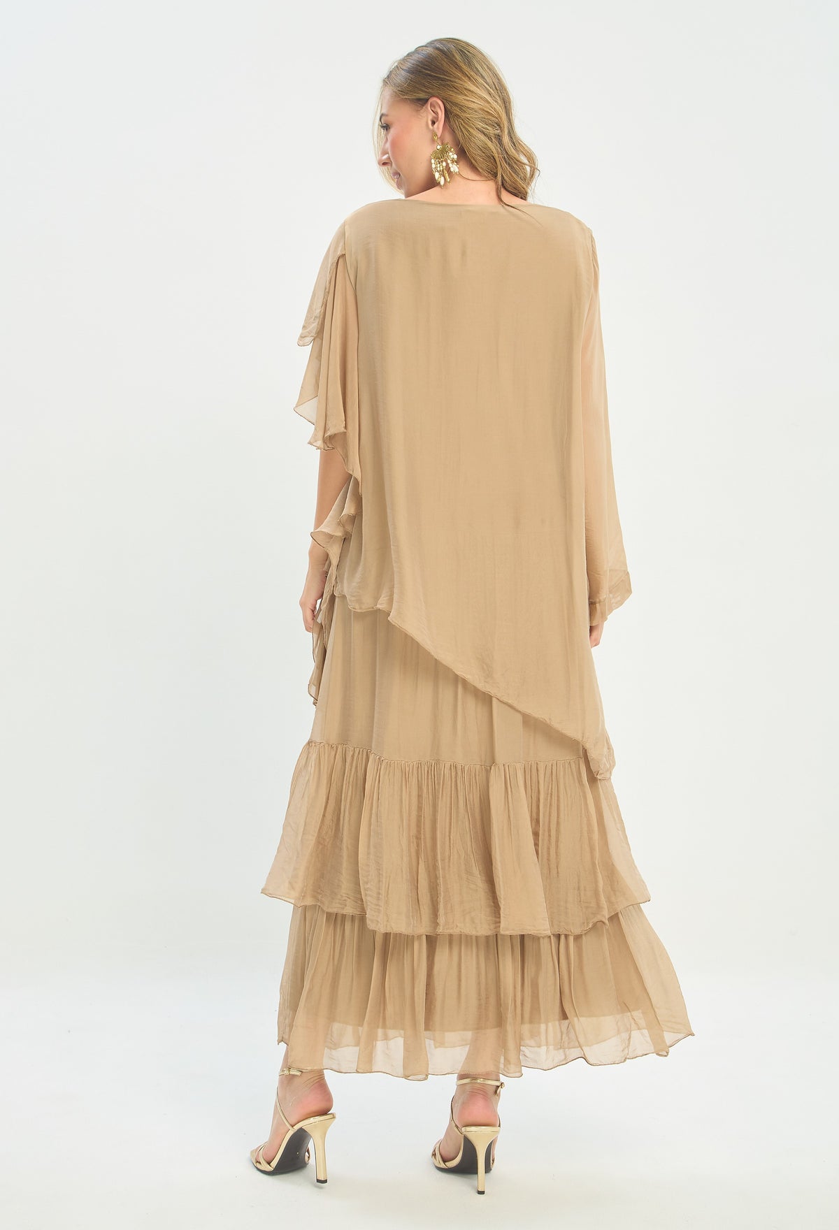 Vestido Largo Cuello Drapeado Volantes Camel BYBLA - vista 4