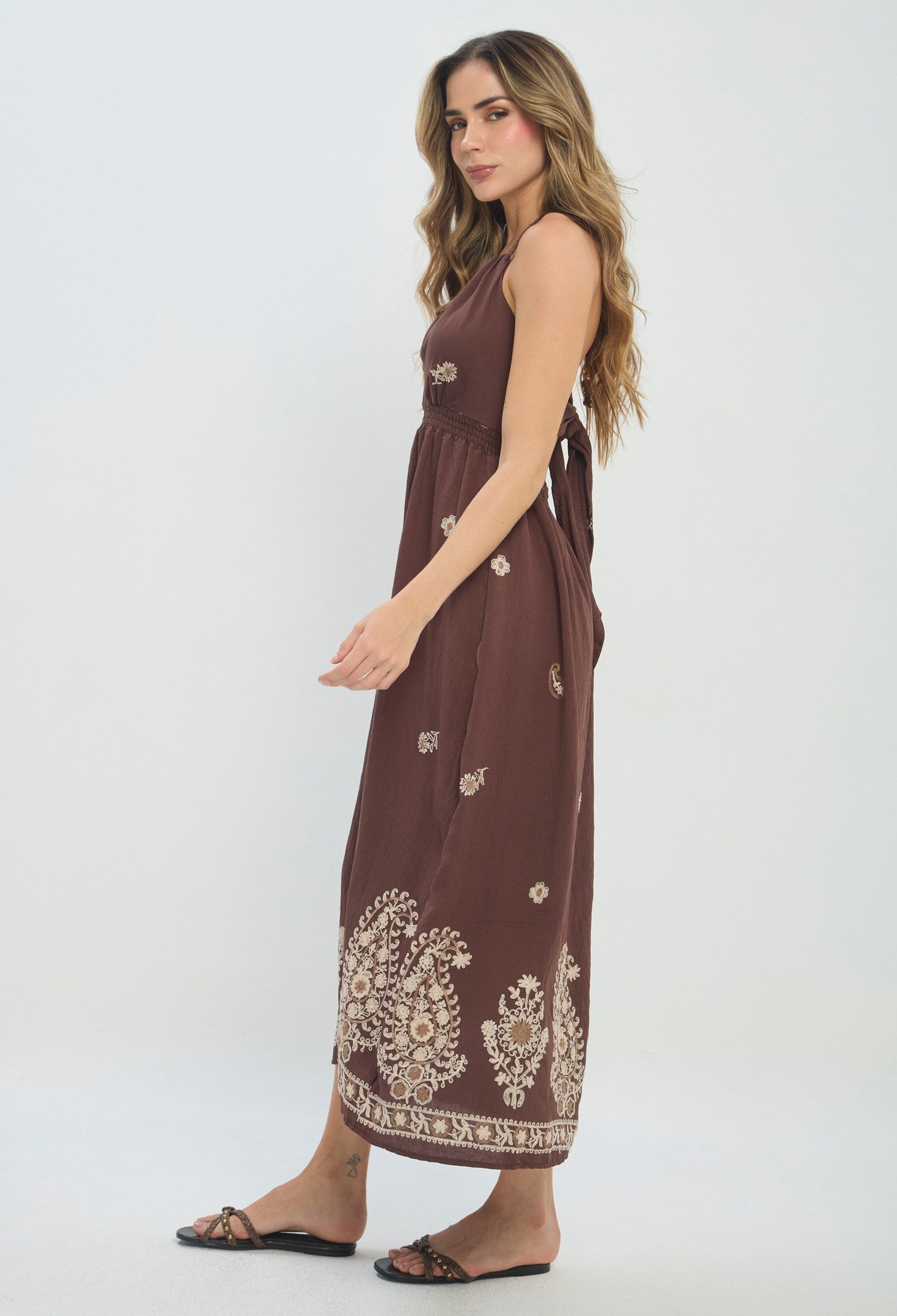 Vestido largo marrón con escote en V y estampado cachemira - vista 3