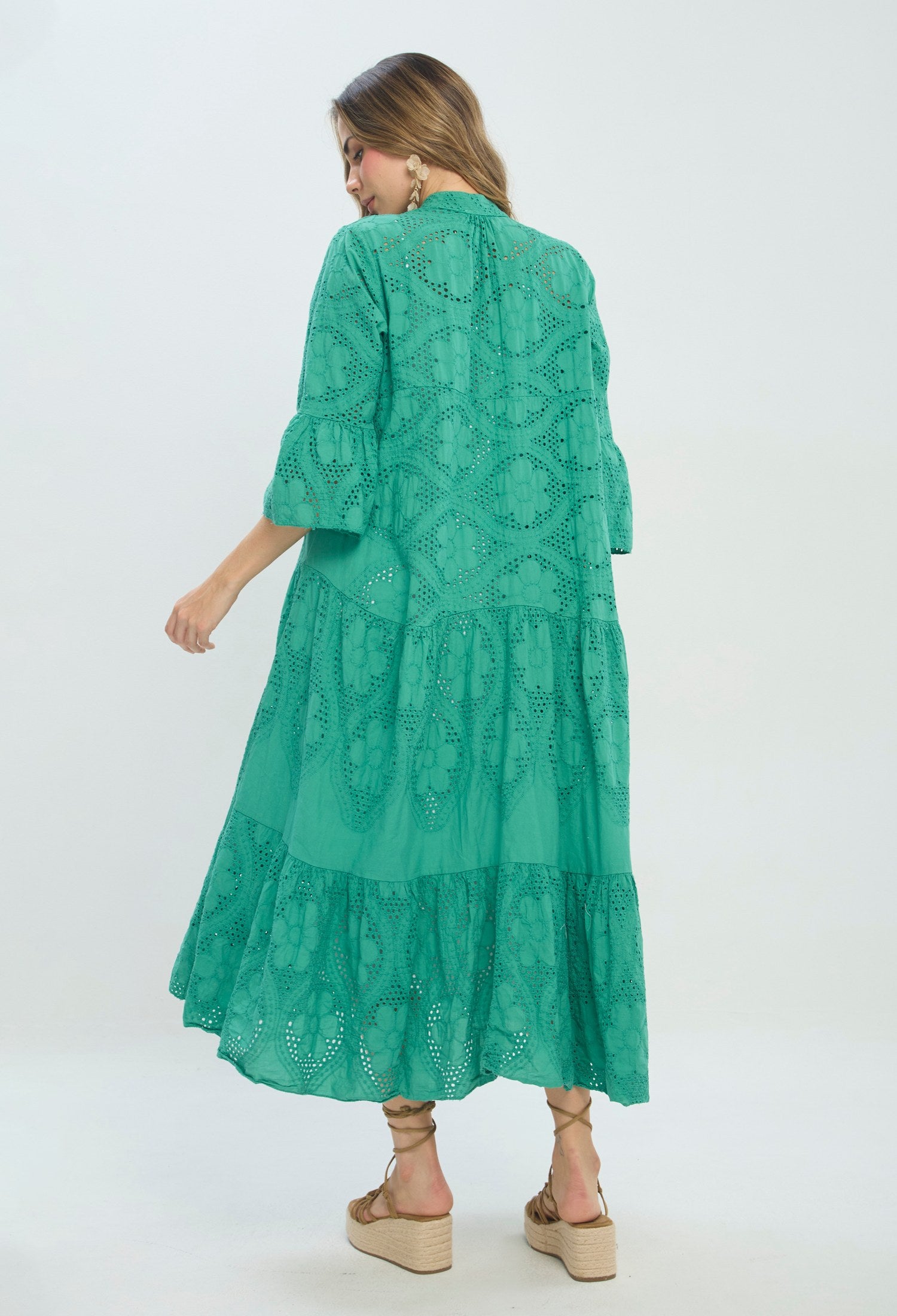 Vestido largo verde con calado eyelet y manga acampanada - vista 2