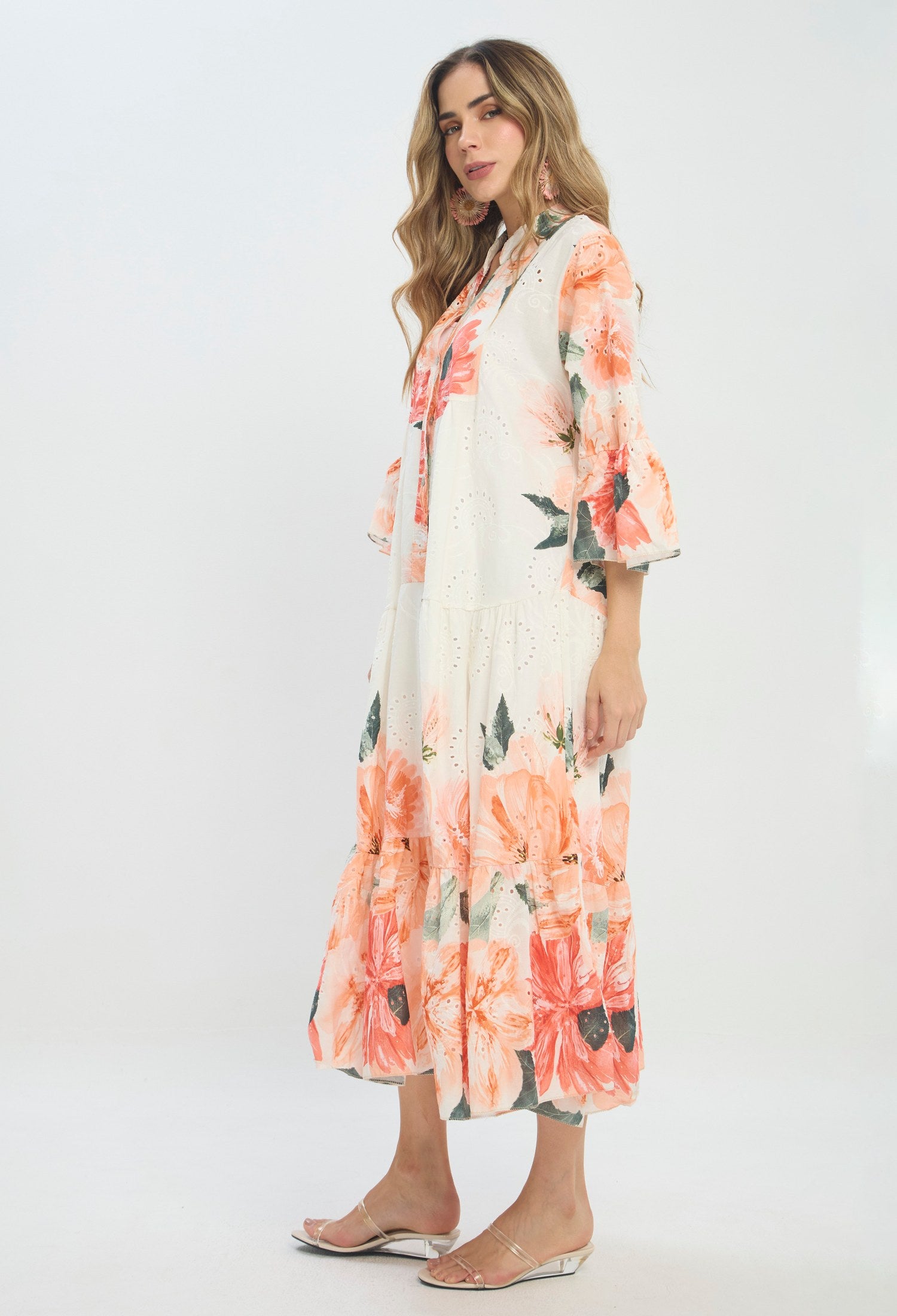 Vestido largo naranja con estampado floral y manga acampanada - vista 2
