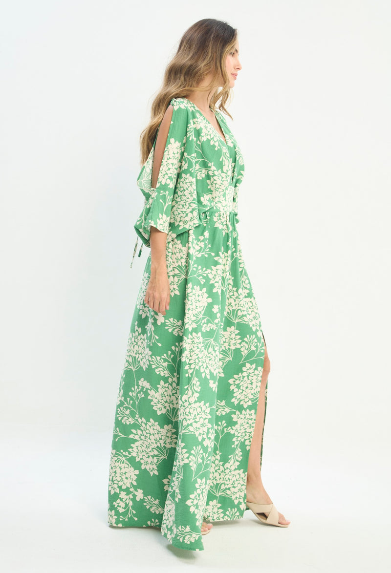 Mujer luciendo vestido verde BYBLA - Hombros Abiertos - vista 2