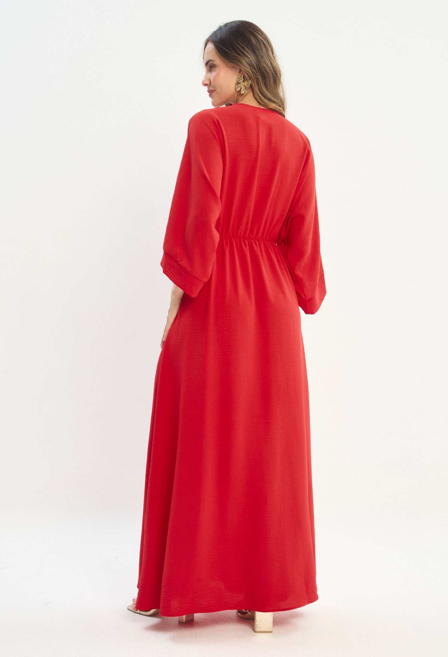 Mujer luciendo vestido rojo BYBLA - Mangas Globo - vista 3