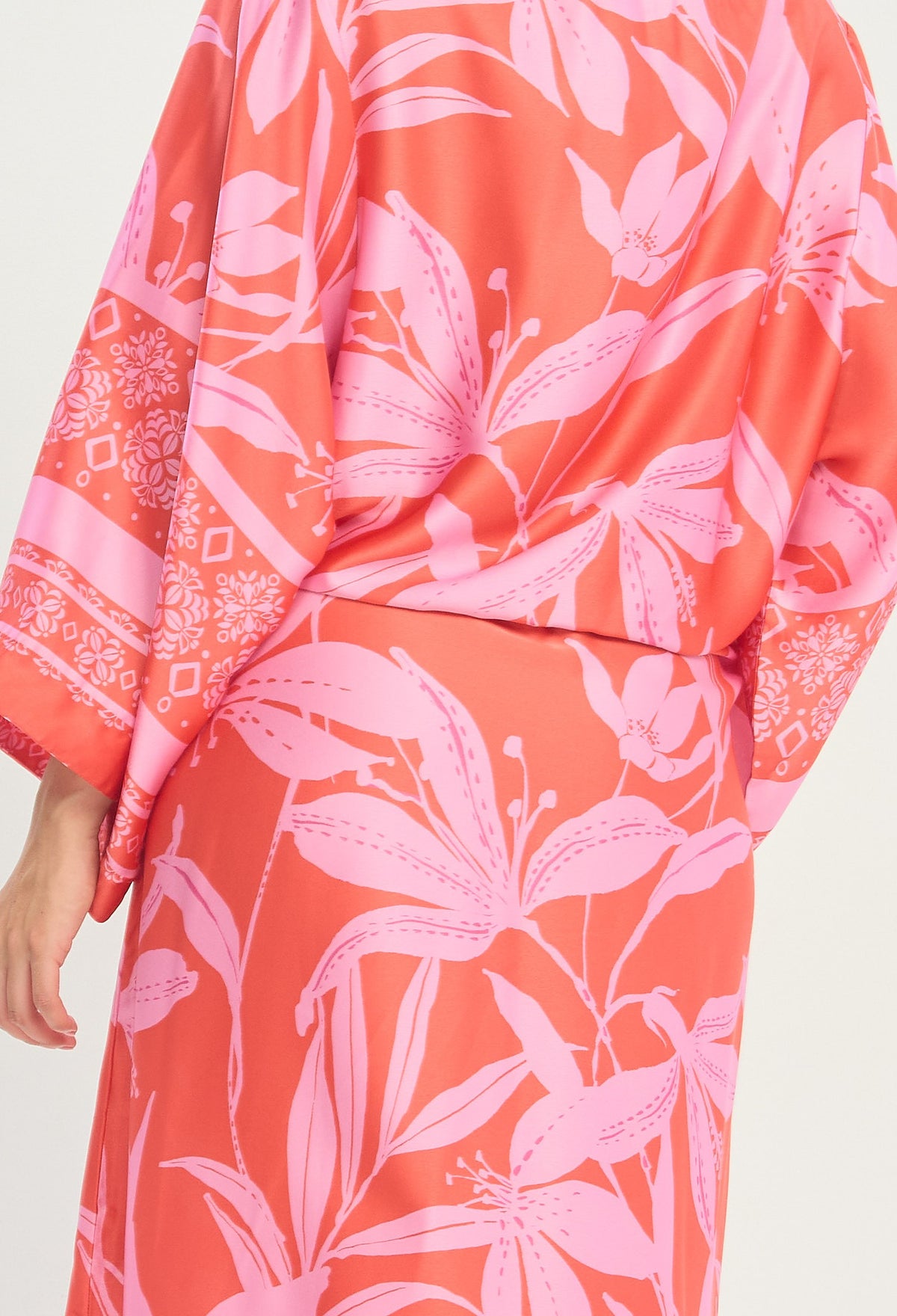 Vestido Largo Mangas Kimono Coral y Lila BYBLA - vista 6