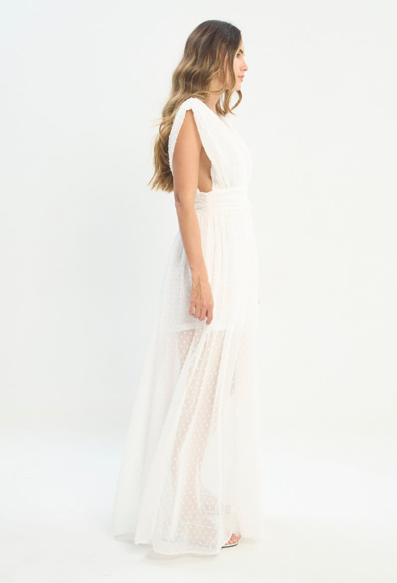 Mujer luciendo vestido blanco BYBLA - Plumeti Escote V - vista 2