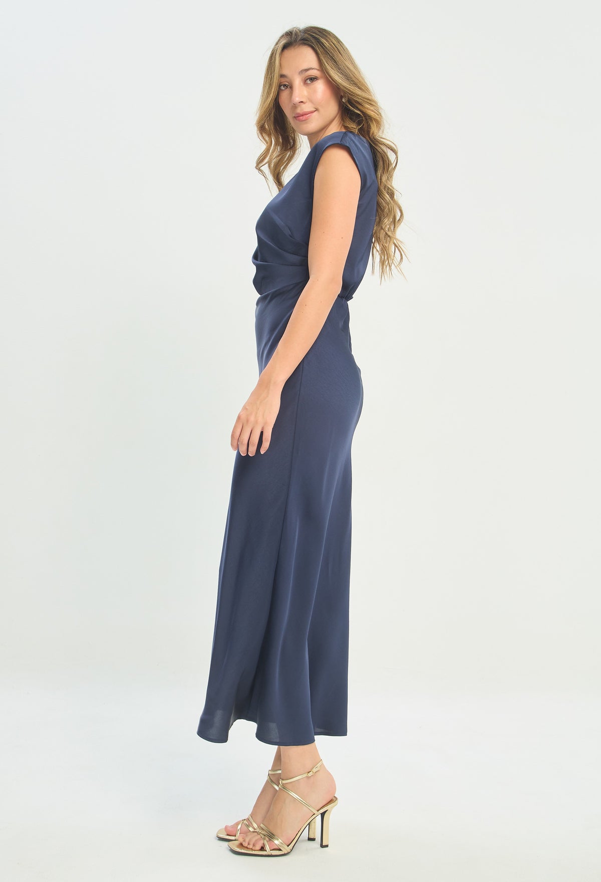 Vestido Largo Satinado Broche Dorado Azul Noche BYBLA - vista 2