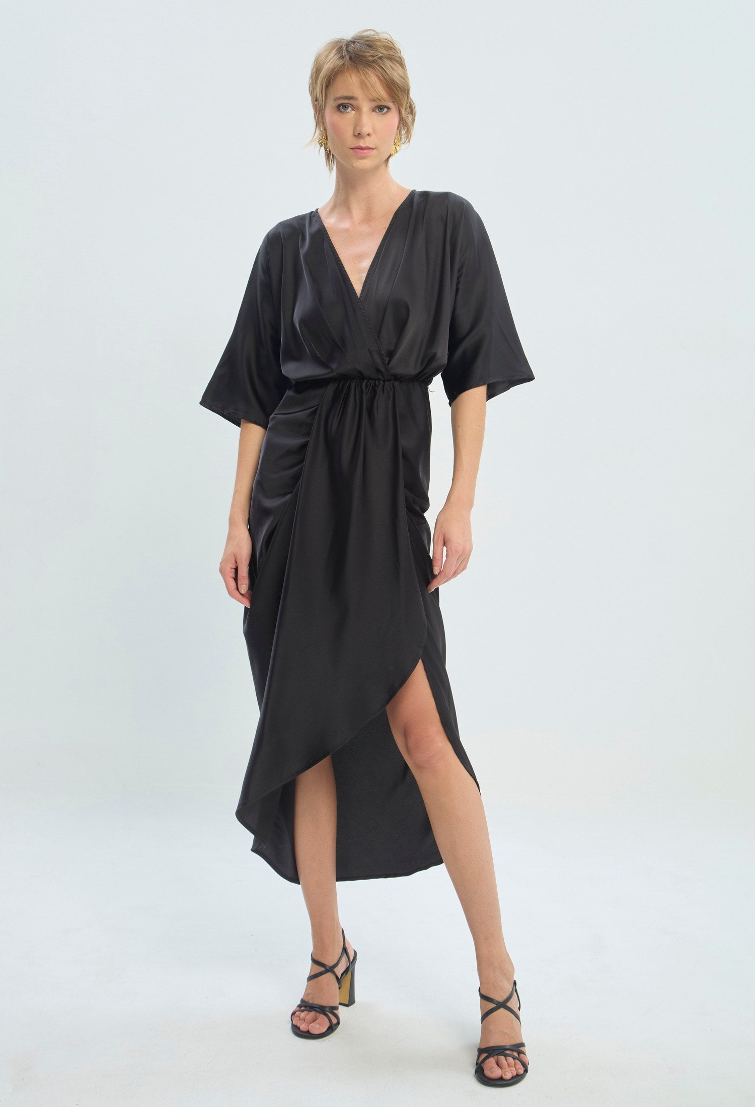 Vestido largo negro satinado con escote cruzado BYBLA - vista 4