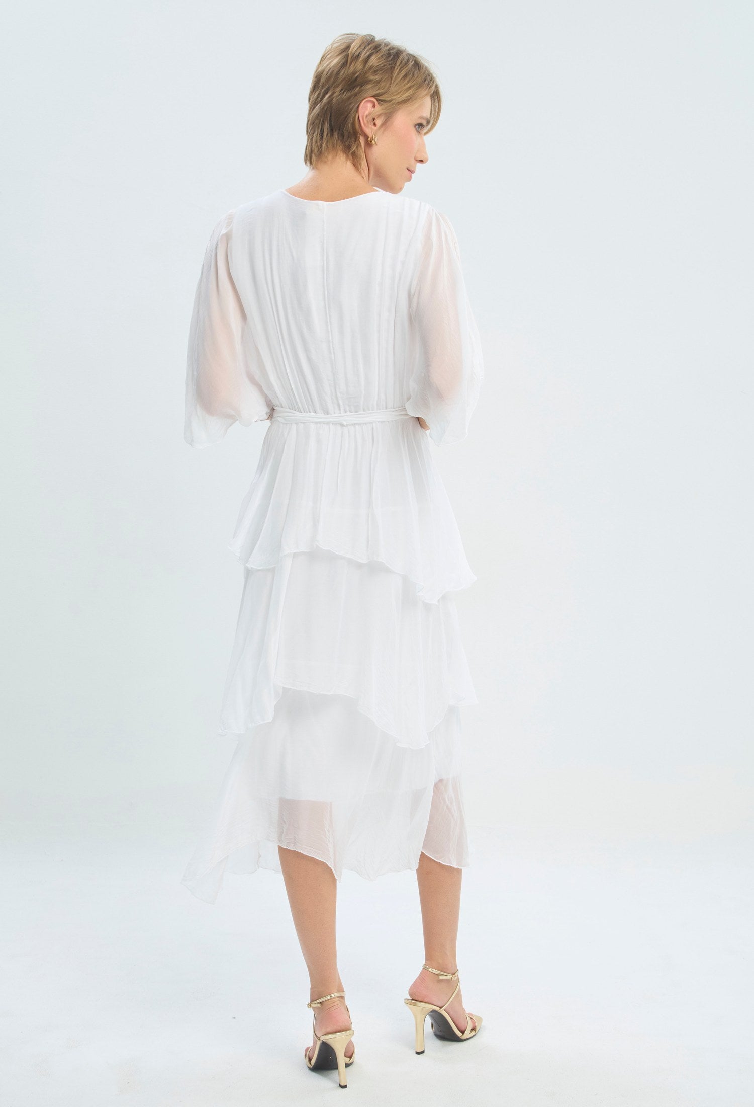 Vestido largo blanco de seda con capas y escote cruzado BYBLA - vista 3