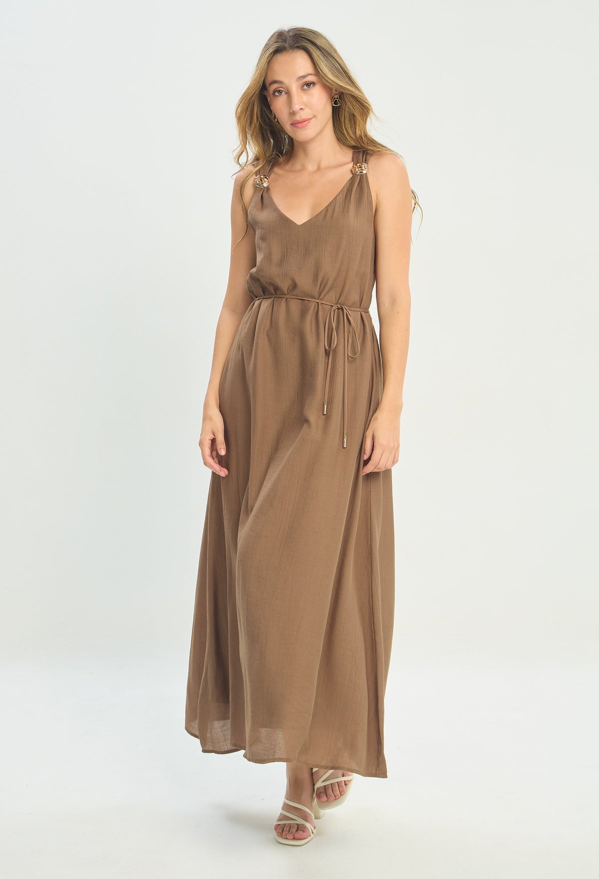 Vestido Largo Tiras con Cinturón Café BYBLA - vista 5