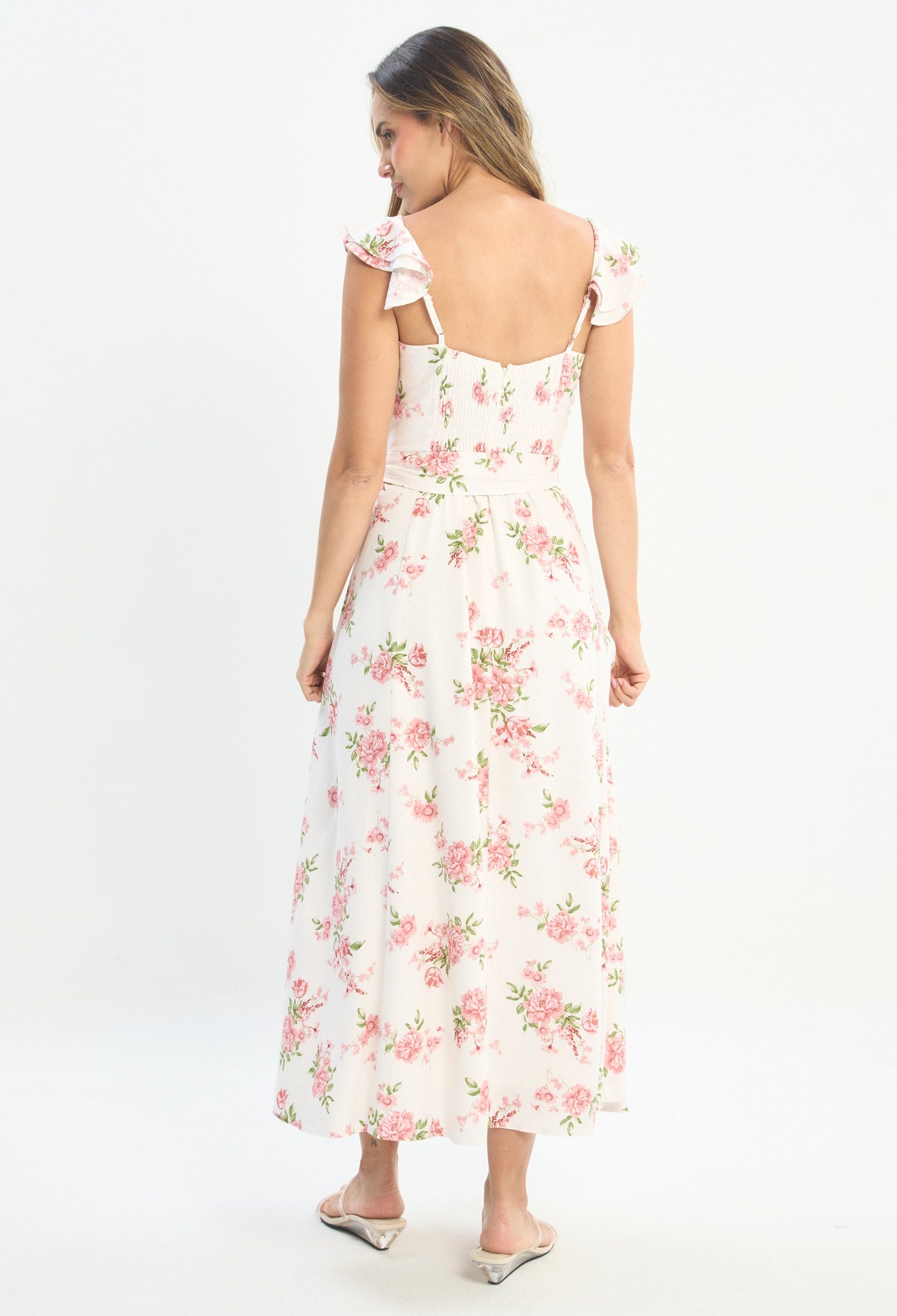 Mujer luciendo vestido beige BYBLA - Tiritas Floral - vista 2